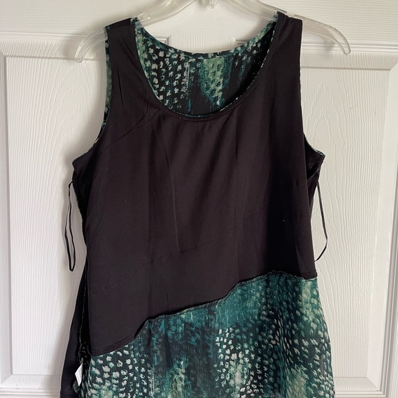 Dressbarn Green and Black Tiered Ruffled Blouse - Picture 8 of 9